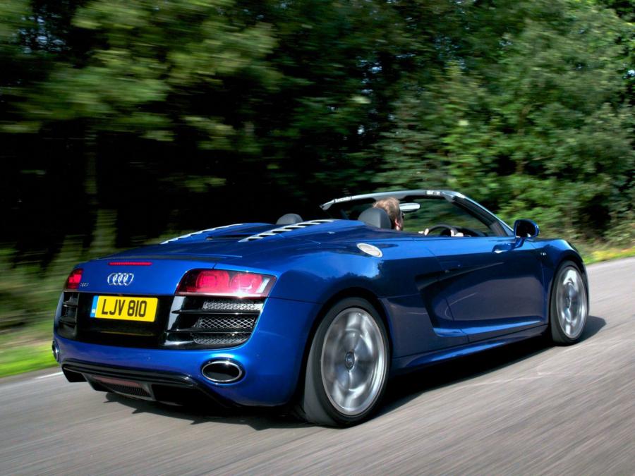  Audi R8 V10 Spyder 2010 года  (UK) (фото 8 из 23)